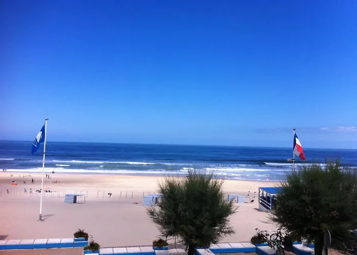 Avec Vue Sur La - A04110 *